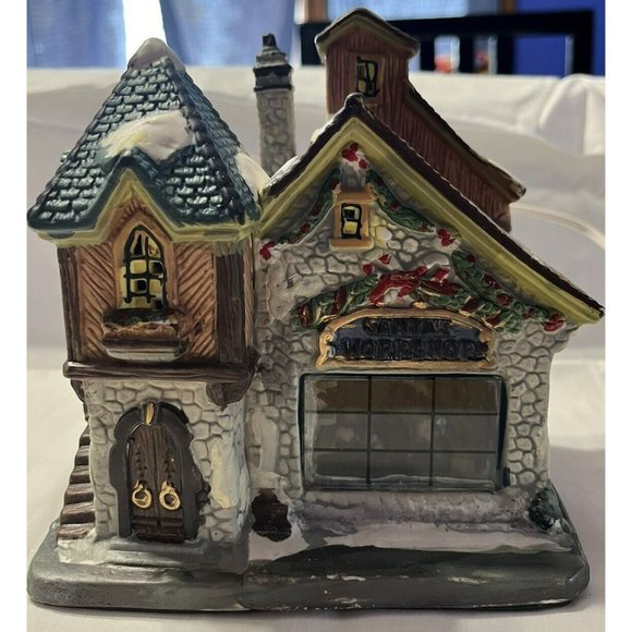 porcelain Santa’s Workshopwith lights inside,  Power Cord, Bulb And Glass Window - Picture 4 of 8